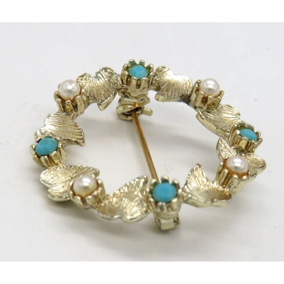 Vintage Leaf Brooch 1" Round Gold Tone Imitation Pearls Turquoise Accents - Picture 6 of 13
